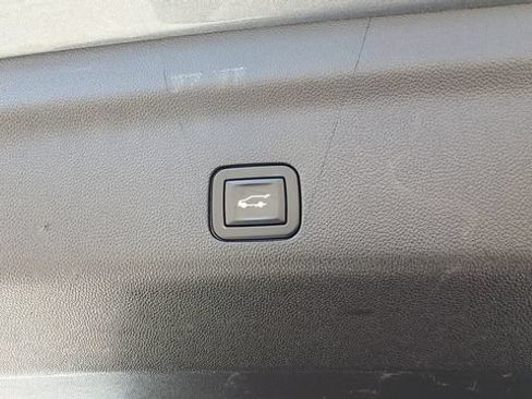 Used 2021 Chevrolet Tahoe Z71 AWD/4WD image 39