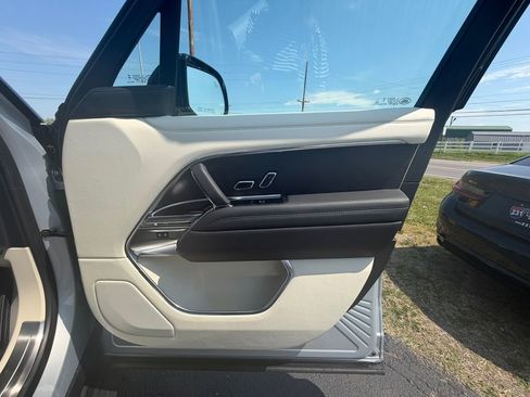 Used 2024 Land Rover Range Rover SE image 20