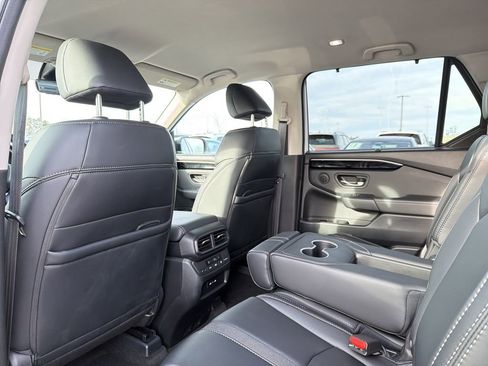 Used 2025 Honda Pilot EX-L image 13