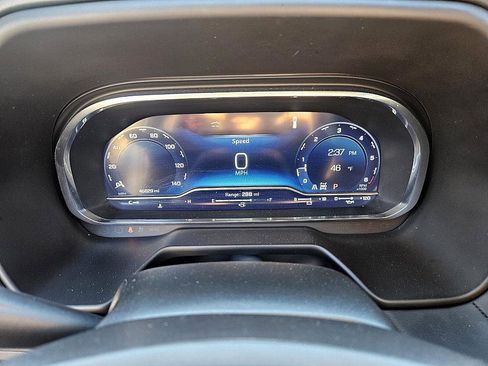 Used 2023 Chevrolet Suburban RST w/ Luxury Package image 29