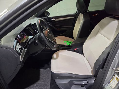 Used 2019 Volkswagen Jetta R-Line FWD image 9