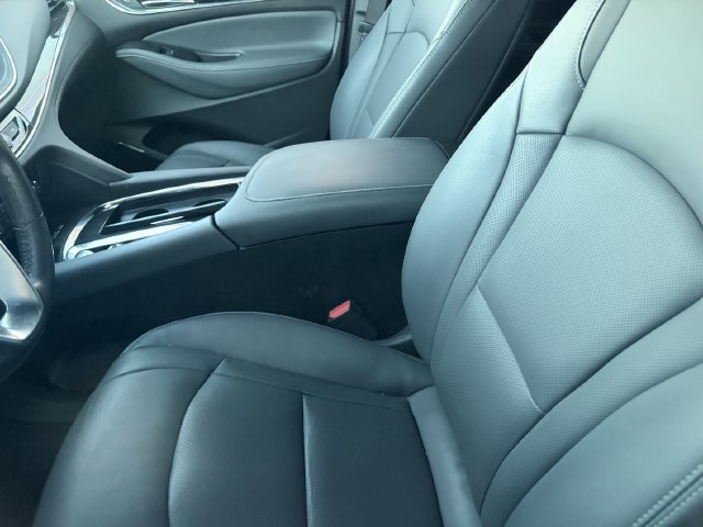 Used 2023 Buick Enclave Essence FWD image 4