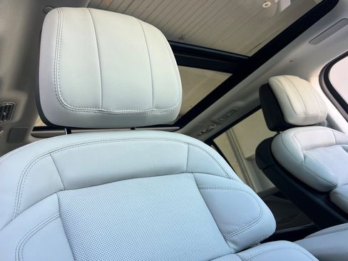 New 2026 Lincoln Navigator L Reserve AWD/4WD image 16