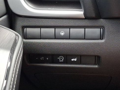 Used 2025 Nissan Rogue SV AWD/4WD image 28