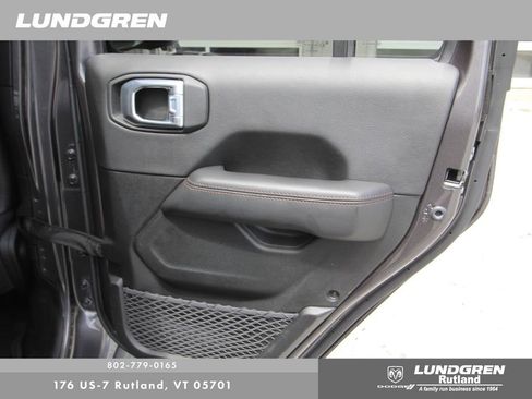 Used 2022 Jeep Wrangler Unlimited Rubicon w/ Dual Top Group AWD/4WD image 17