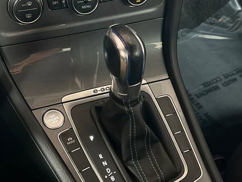 Used 2016 Volkswagen e-Golf SE image 25