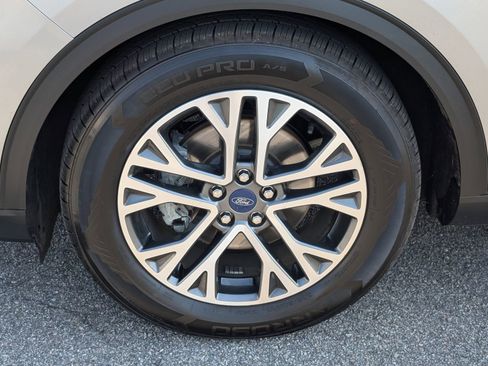 Used 2022 Ford Escape SEL w/ Technology Package image 13