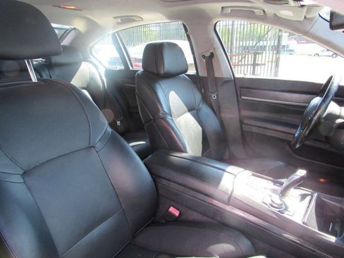 Used 2009 BMW 750i image 21