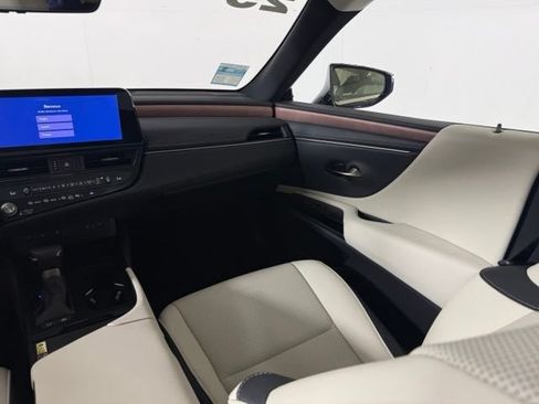 Used 2025 Lexus ES 300h w/ Premium Package FWD image 22