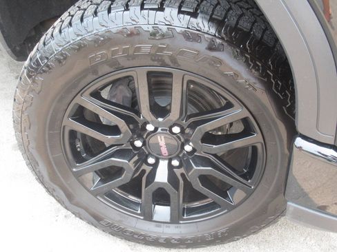 Used 2025 GMC Sierra 1500 Elevation w/ Preferred Package AWD/4WD image 4