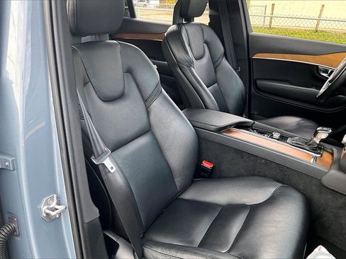 Used 2021 Volvo XC90 T6 Momentum w/ Climate Package image 24