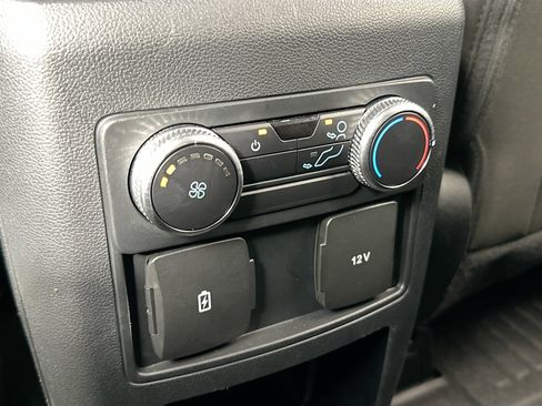 Used 2021 Ford Explorer XLT RWD image 24