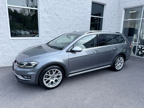 Used 2018 Volkswagen Golf Alltrack S AWD/4WD image 2