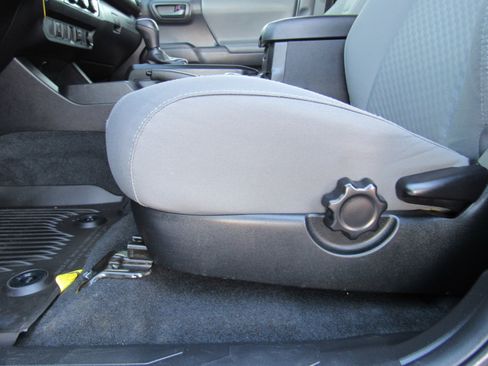 Used 2022 Toyota Tacoma SR image 14