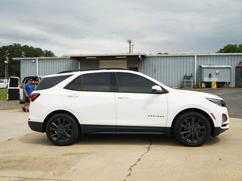 Used 2022 Chevrolet Equinox RS w/ RS Leather Package FWD image 3