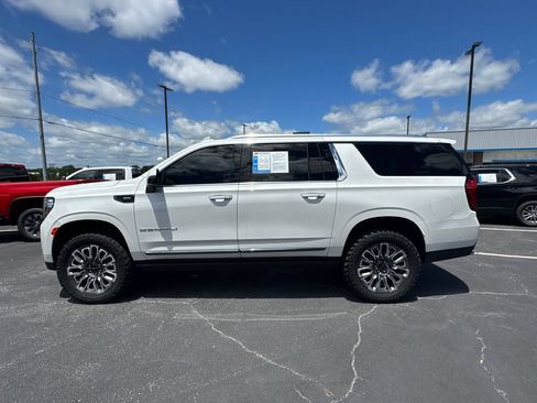 Used 2023 GMC Yukon XL Denali Ultimate AWD/4WD image 9