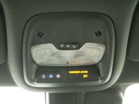 Used 2021 Chevrolet TrailBlazer ACTIV w/ Technology Package AWD/4WD image 22