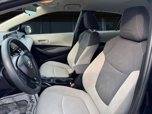 Used 2022 Toyota Corolla LE image 2