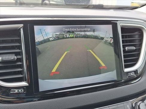 Certified 2024 Chrysler Pacifica Touring-L image 19