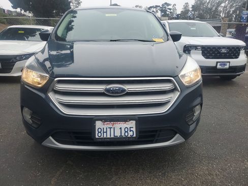 Used 2019 Ford Escape SE FWD image 2