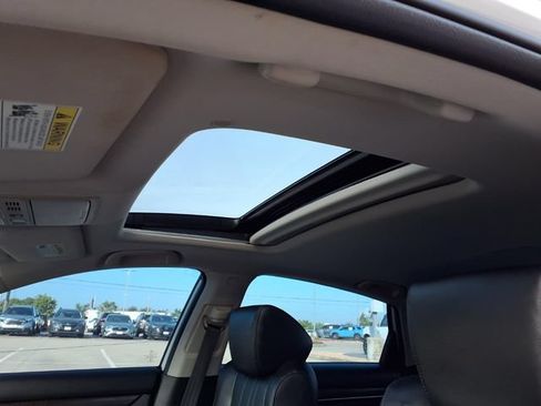 Used 2018 Honda Accord Touring image 6