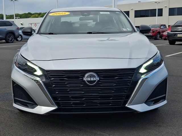 Used 2025 Nissan Altima 2.5 SV AWD/4WD image 2