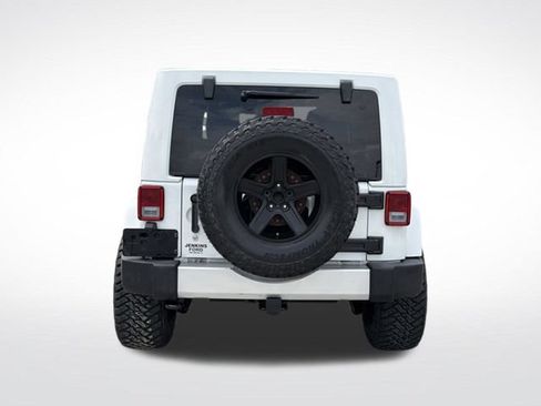 Used 2015 Jeep Wrangler Unlimited Sahara w/ Dual Top Group AWD/4WD image 4