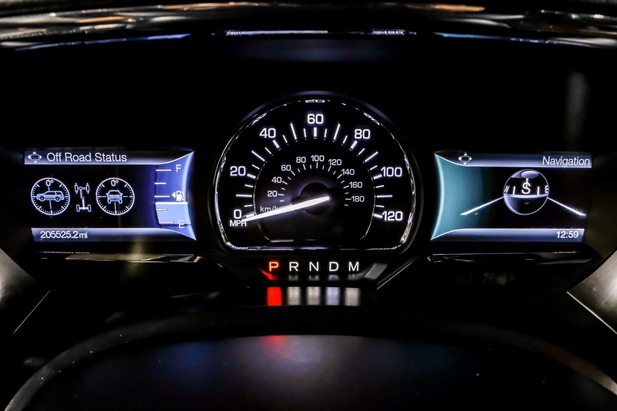 Used 2016 Lincoln Navigator Select RWD image 19