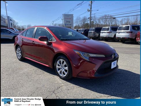 Used 2022 Toyota Corolla LE image 1