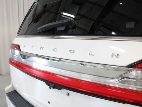 Used 2019 Lincoln Navigator L Reserve AWD/4WD image 32