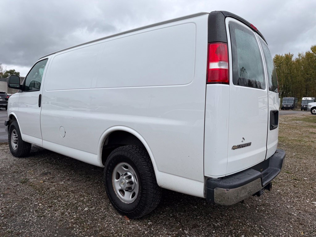 Used 2020 Chevrolet Express 3500 w/ Driver Convenience Package RWD image 7