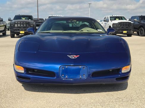 Used 2004 Chevrolet Corvette Coupe w/ Preferred Equipment Group RWD image 8