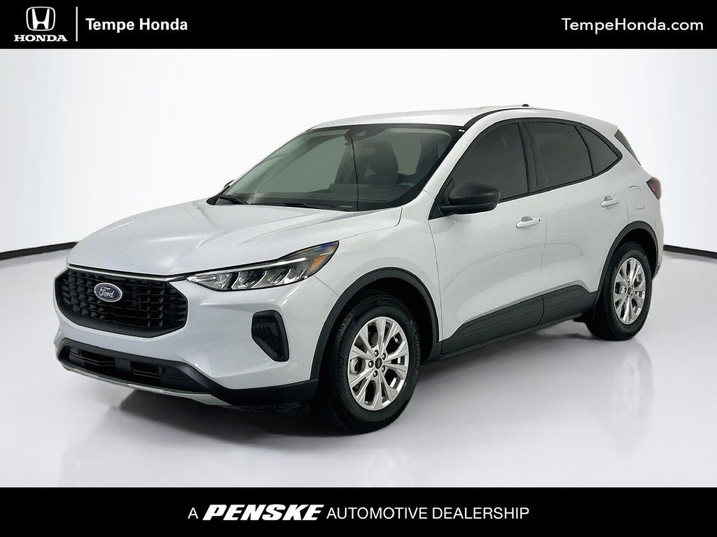 Used 2025 Ford Escape Active w/ Tech Pack #1 FWD image 1
