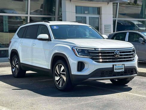 Certified 2026 Volkswagen Atlas SE AWD/4WD image 2