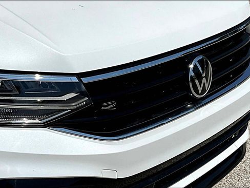 Used 2022 Volkswagen Tiguan SE R-Line image 31