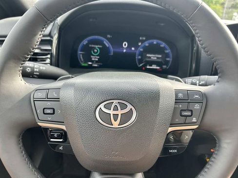 Used 2025 Toyota Camry XSE AWD/4WD image 27