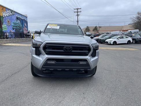 Certified 2025 Toyota Tacoma SR5 AWD/4WD image 6