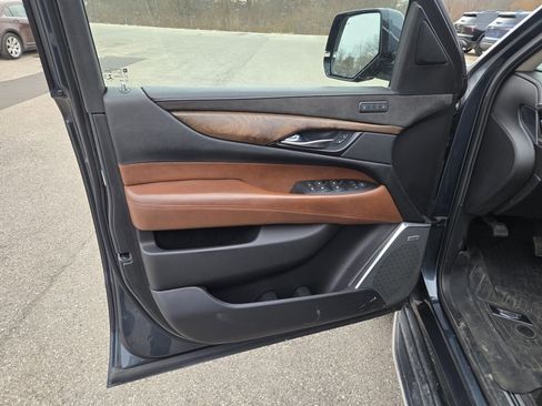 Used 2020 Cadillac Escalade Luxury image 16