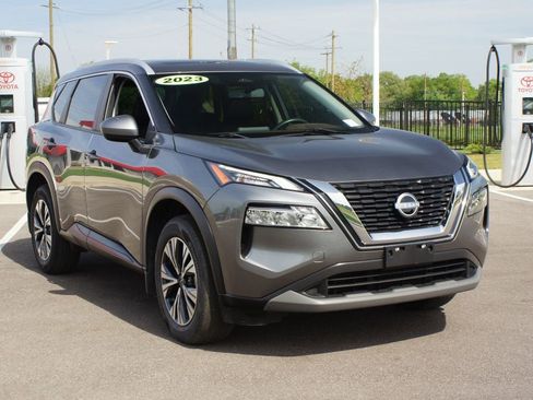 Used 2023 Nissan Rogue SV w/ SV Premium B Package FWD image 2