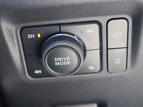 Used 2025 Ford Expedition Active AWD/4WD image 32