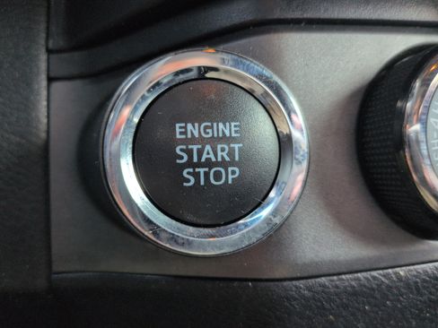 Used 2020 Toyota Tacoma TRD Off-Road AWD/4WD image 24