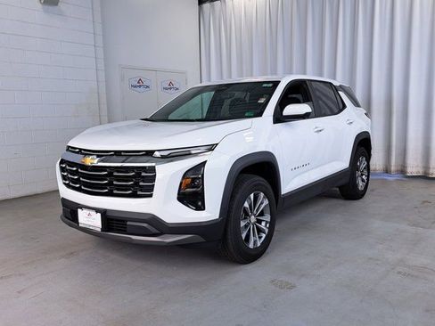 Used 2025 Chevrolet Equinox LT w/ Safety and Technology Package image 2