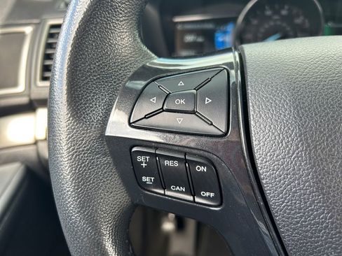 Used 2018 Ford Explorer XLT w/ Equipment Group 202A FWD image 21
