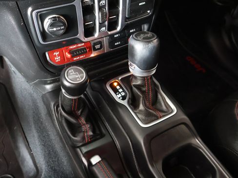 Used 2018 Jeep Wrangler Unlimited Rubicon w/ Dual Top Group AWD/4WD image 8