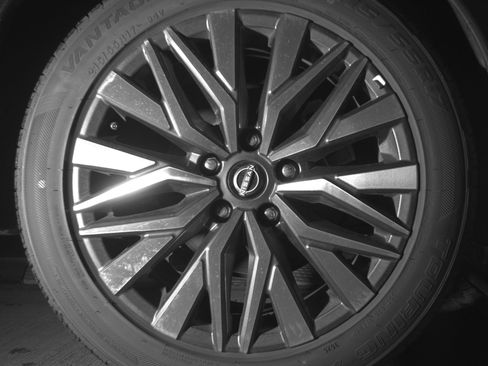 Used 2025 Nissan Altima 2.5 SV FWD image 15