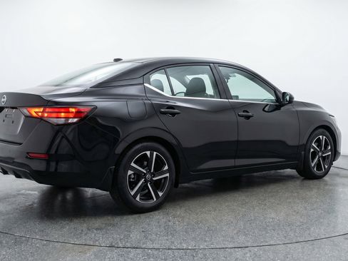 Used 2025 Nissan Sentra SV image 9