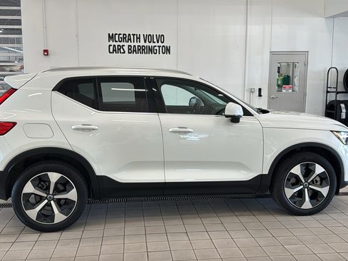 Used 2025 Volvo XC40 B5 Core AWD/4WD image 4