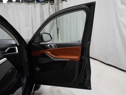 Used 2023 BMW X7 xDrive40i w/ Premium Package image 32