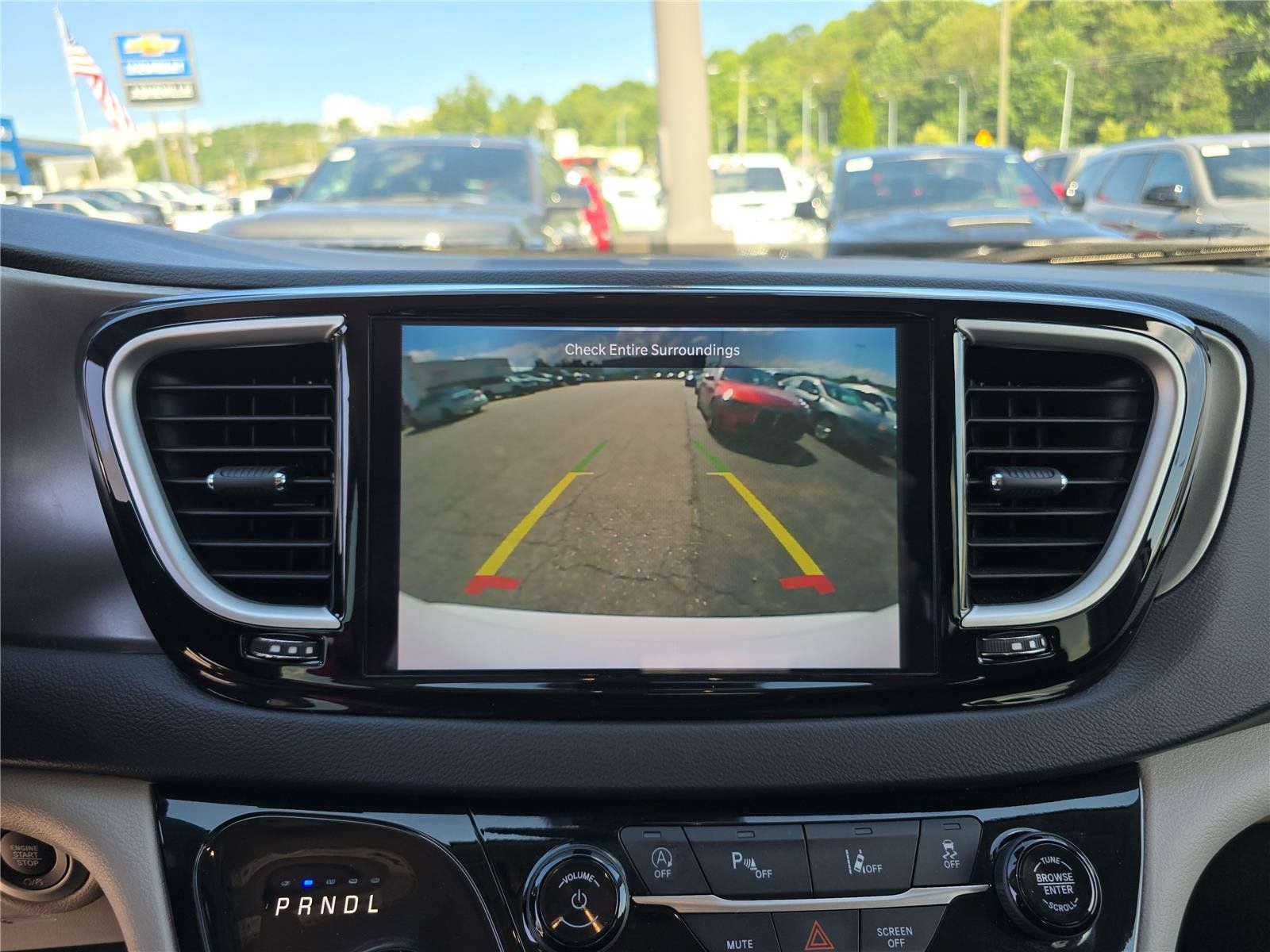 Used 2024 Chrysler Pacifica Touring-L FWD image 26