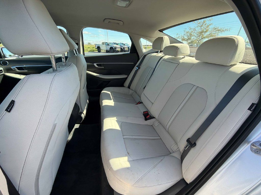Used 2024 Nissan Altima 2.5 SV FWD image 19